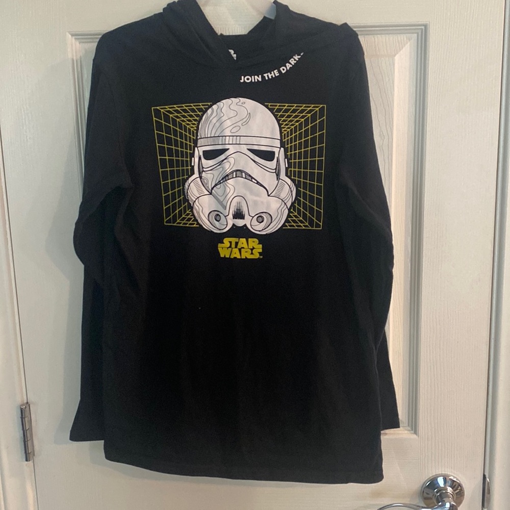 Boy’s Star Wars hooded long sleeve shirt